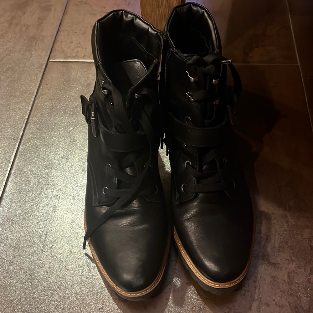 Naturalizer Women’s boots brand new